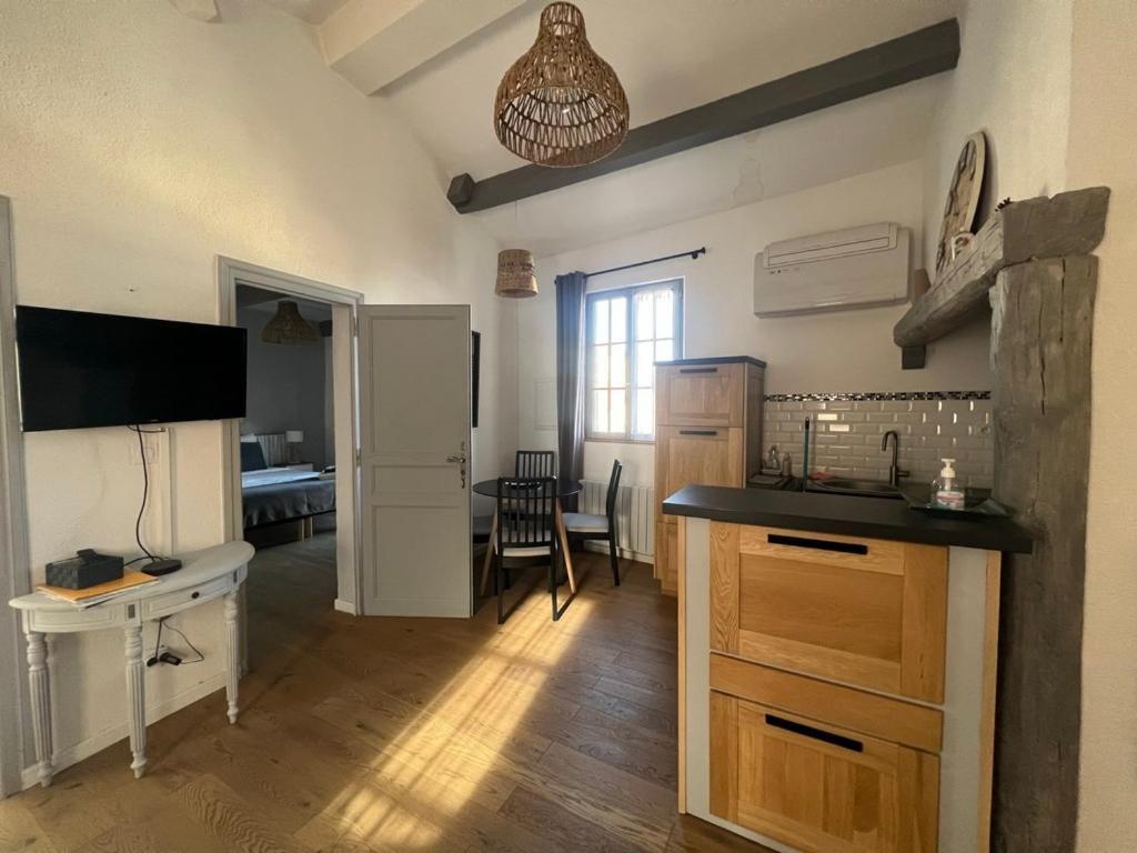 Appartement A 50 M De La Place Aux Herbes Uzès Exterior foto
